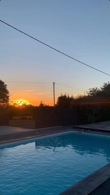Loue Ancien Moulin A Vent Avec Piscine Et Jacuzzi Villa Neuvy-Bouin Buitenkant foto